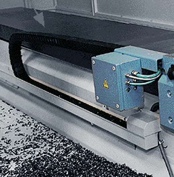 E2 tube cable carrier on a machine tool