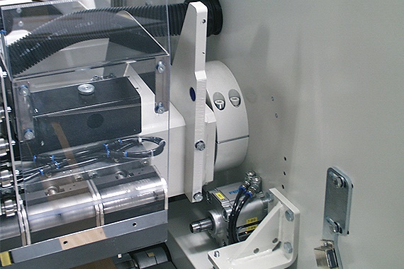 Die Druckbalkenlagerung einer Furniermaschine der Heinrich Kuper GmbH