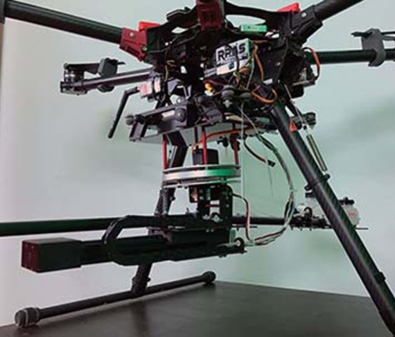 Drohne mit leichter drylin® W Profilschiene