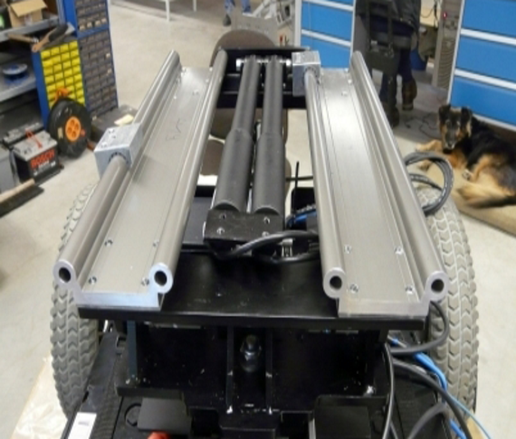 Elektro-Schwerlast-Rollstuhl mit Linear-Profilschiene drylin W